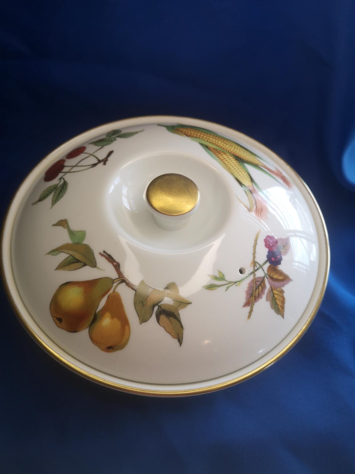 Royal Worcester 'Evesham' casserole dish with lid