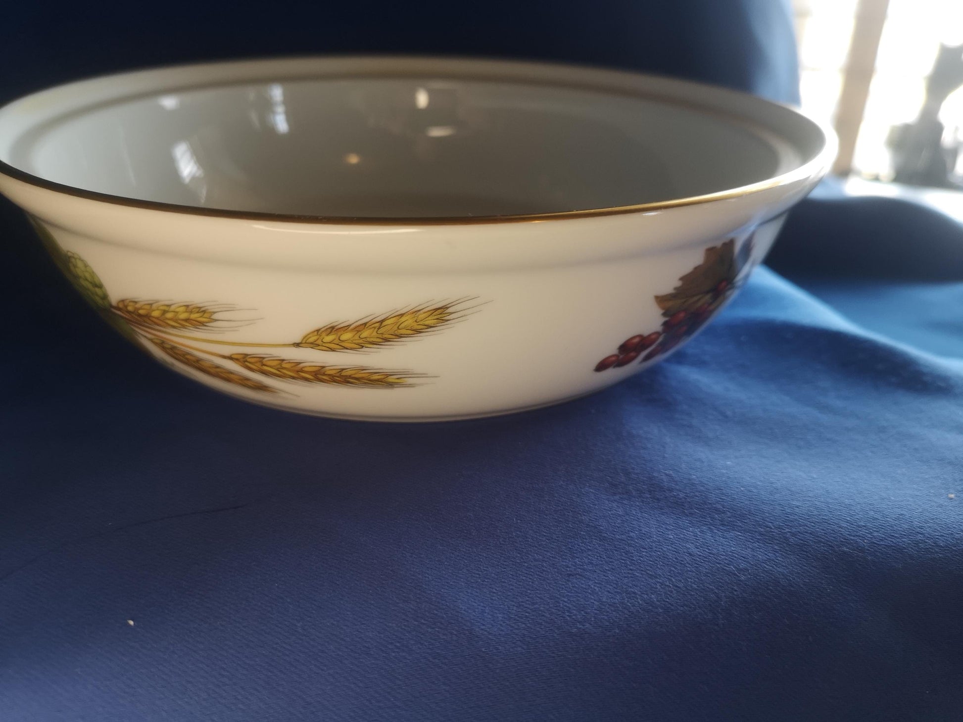 Royal Worcester 'Evesham' casserole dish with lid