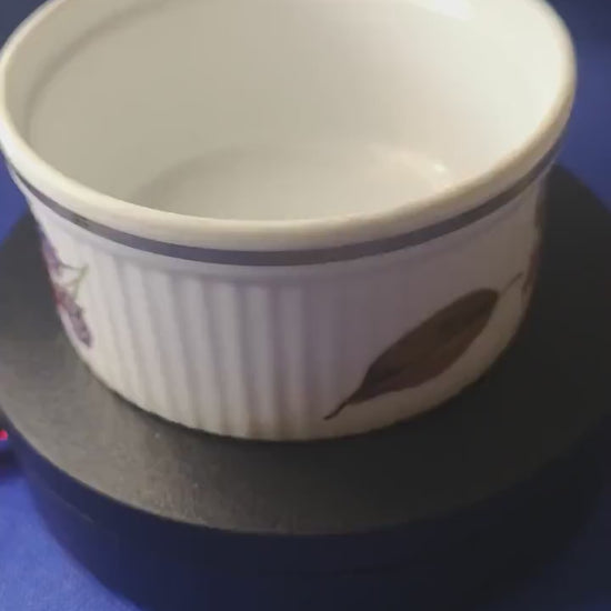 Royal Worcester Evesham berries and leaves gold large ramekin select quantity - Beautiful condition