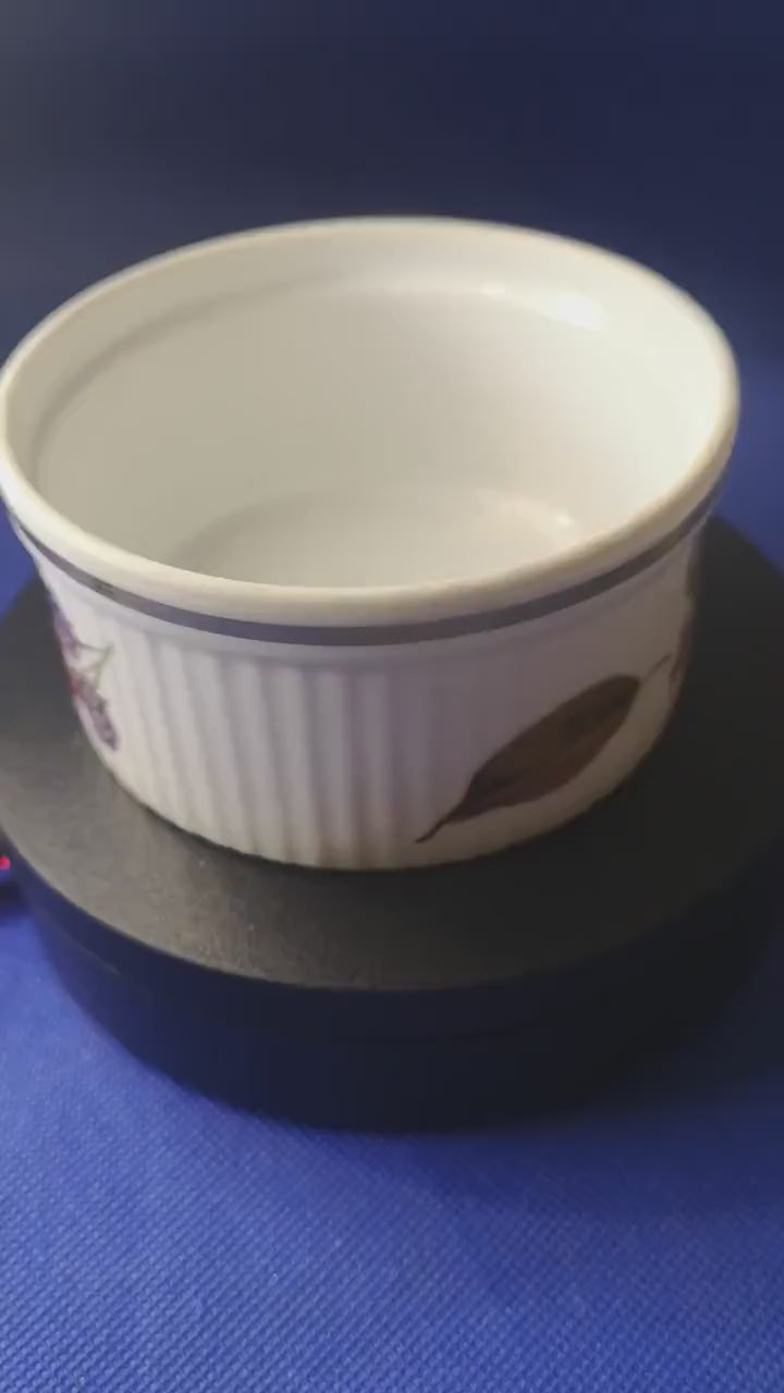 Royal Worcester Evesham berries and leaves gold large ramekin select quantity - Beautiful condition