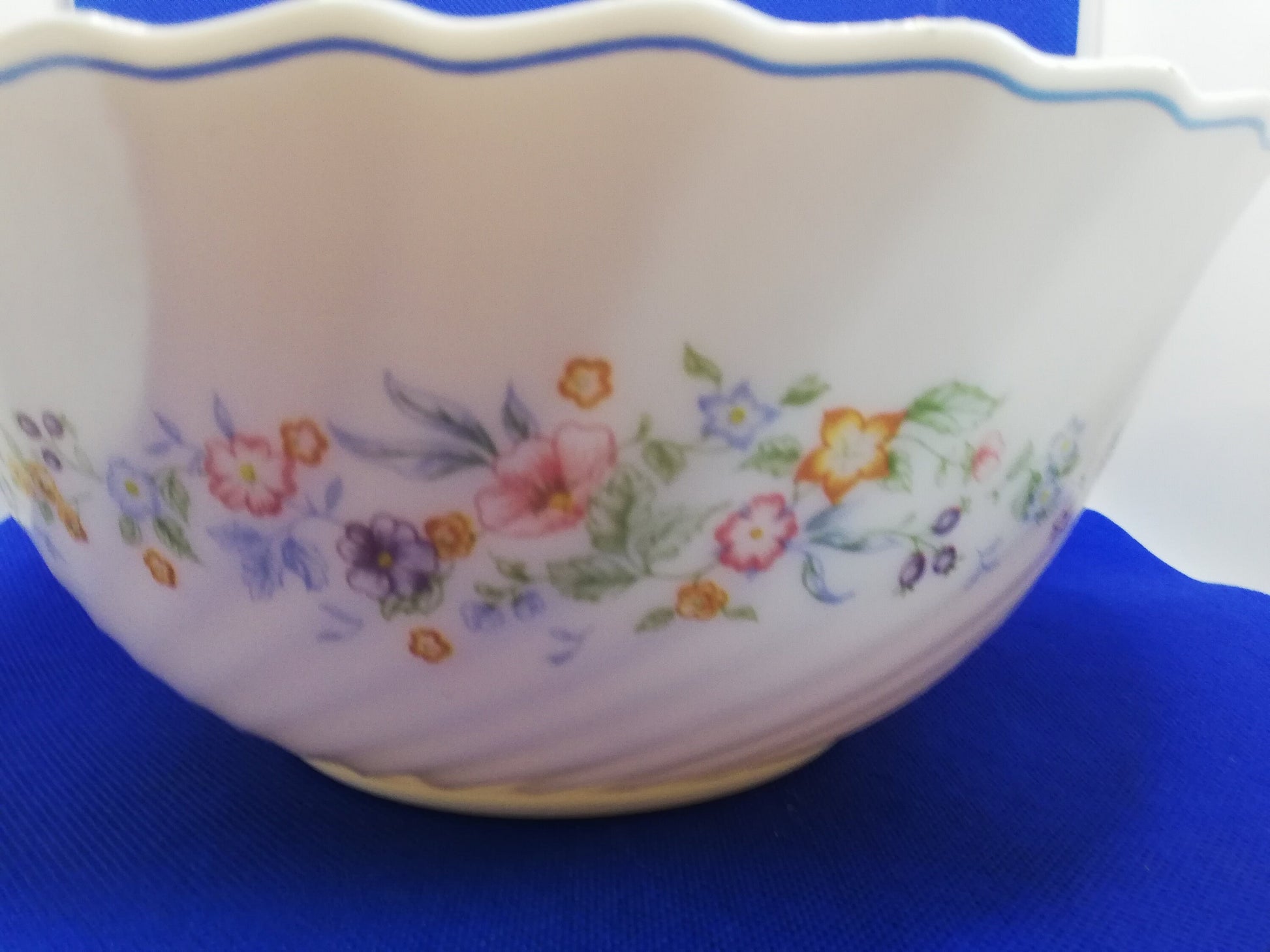 Flower design - porcelain sald / fruit / serving bowl