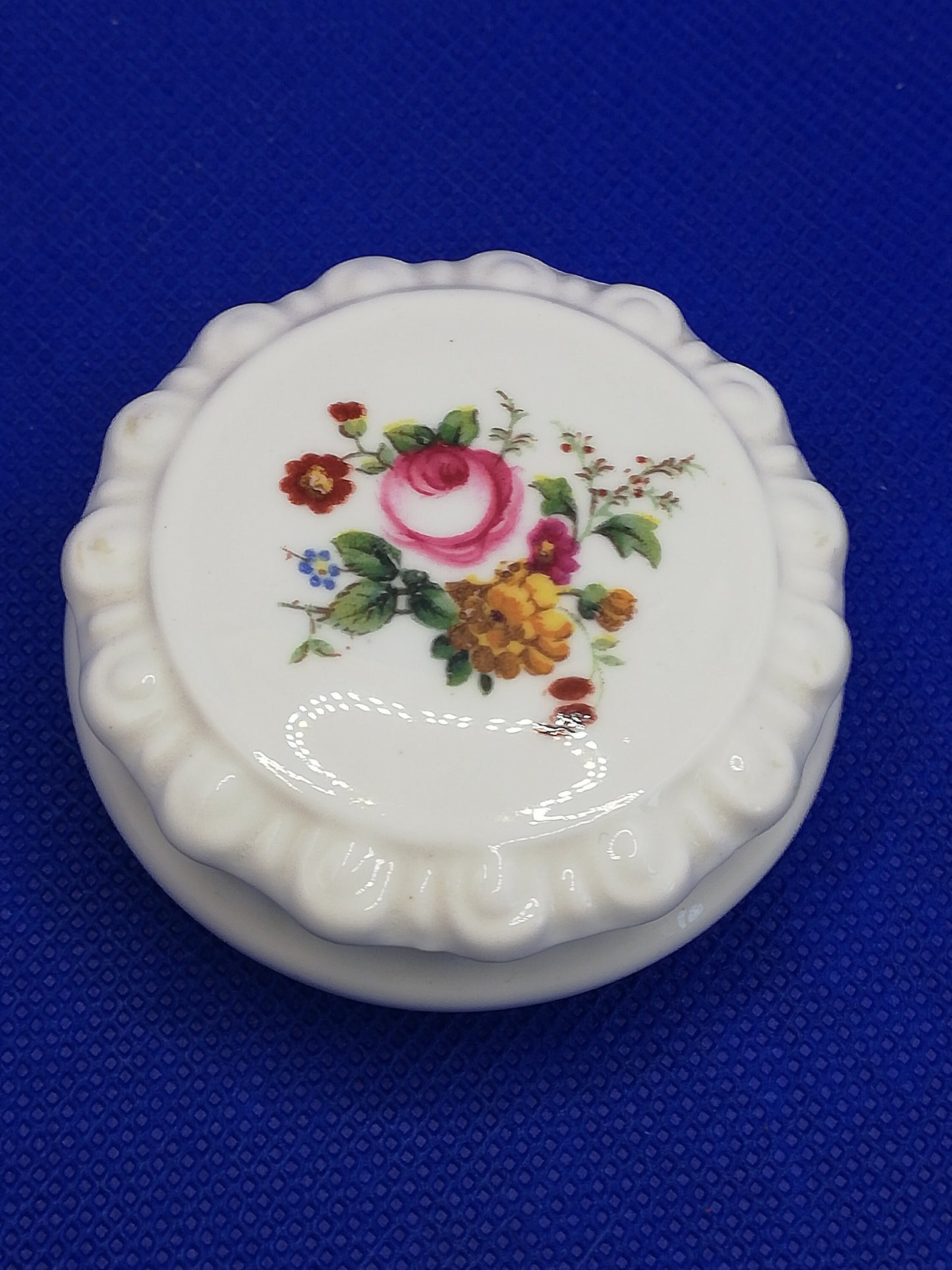 Coalport small trinket dish with lid 2" diameter