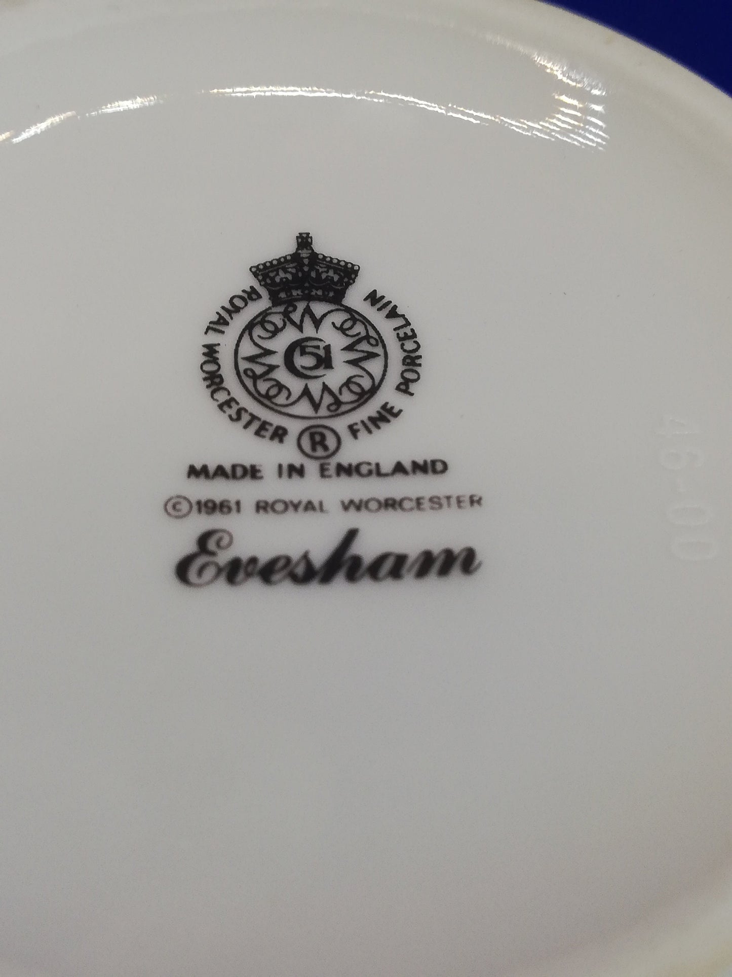 Royal Worcester Evesham bowl in porcelain