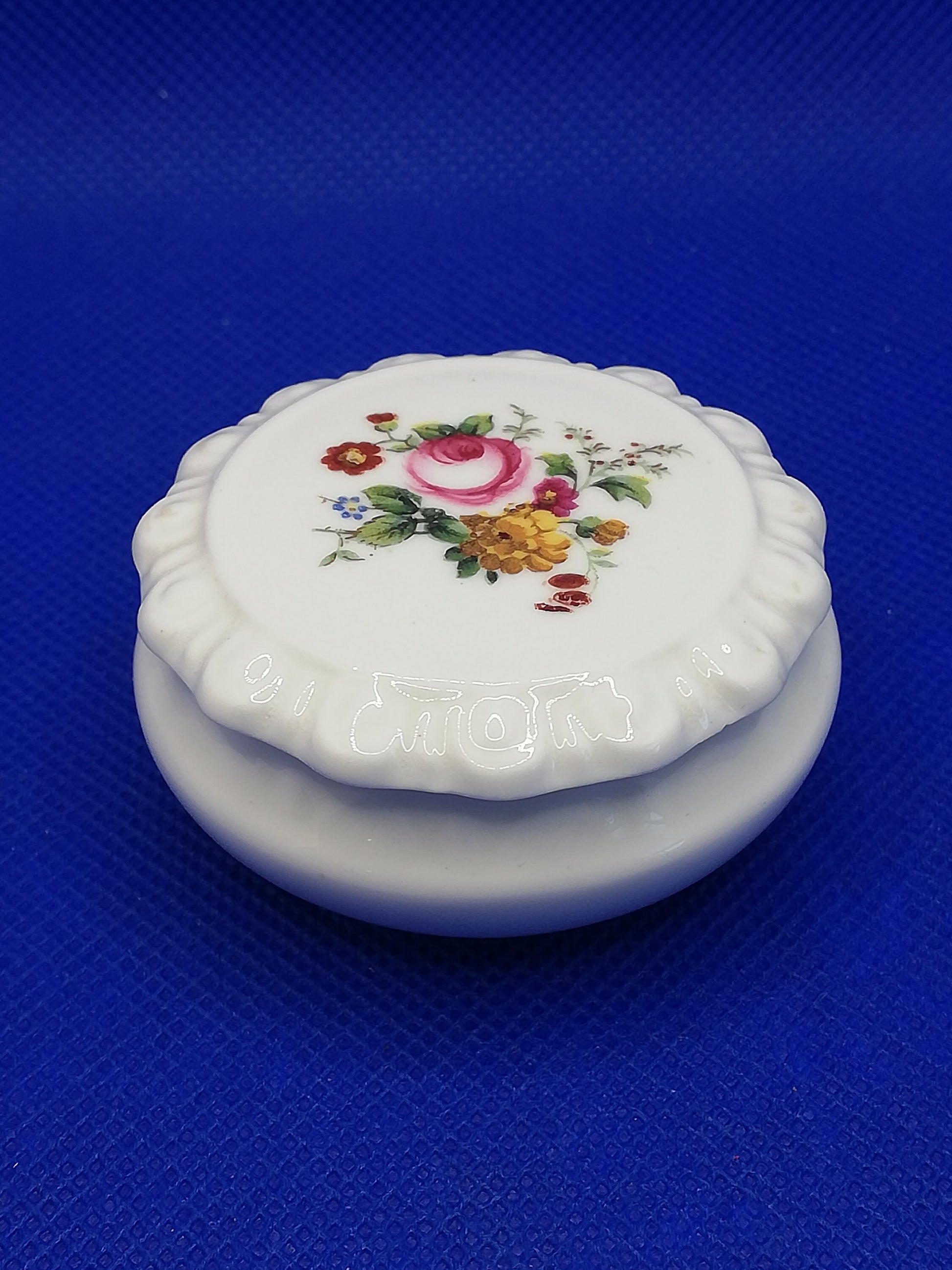 Coalport small trinket dish with lid 2" diameter