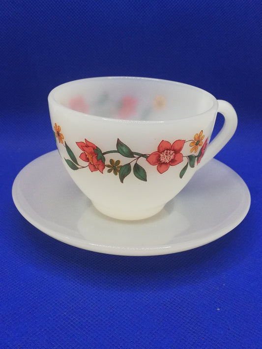 Arcopal vintage cups and saucers - French - Retro design