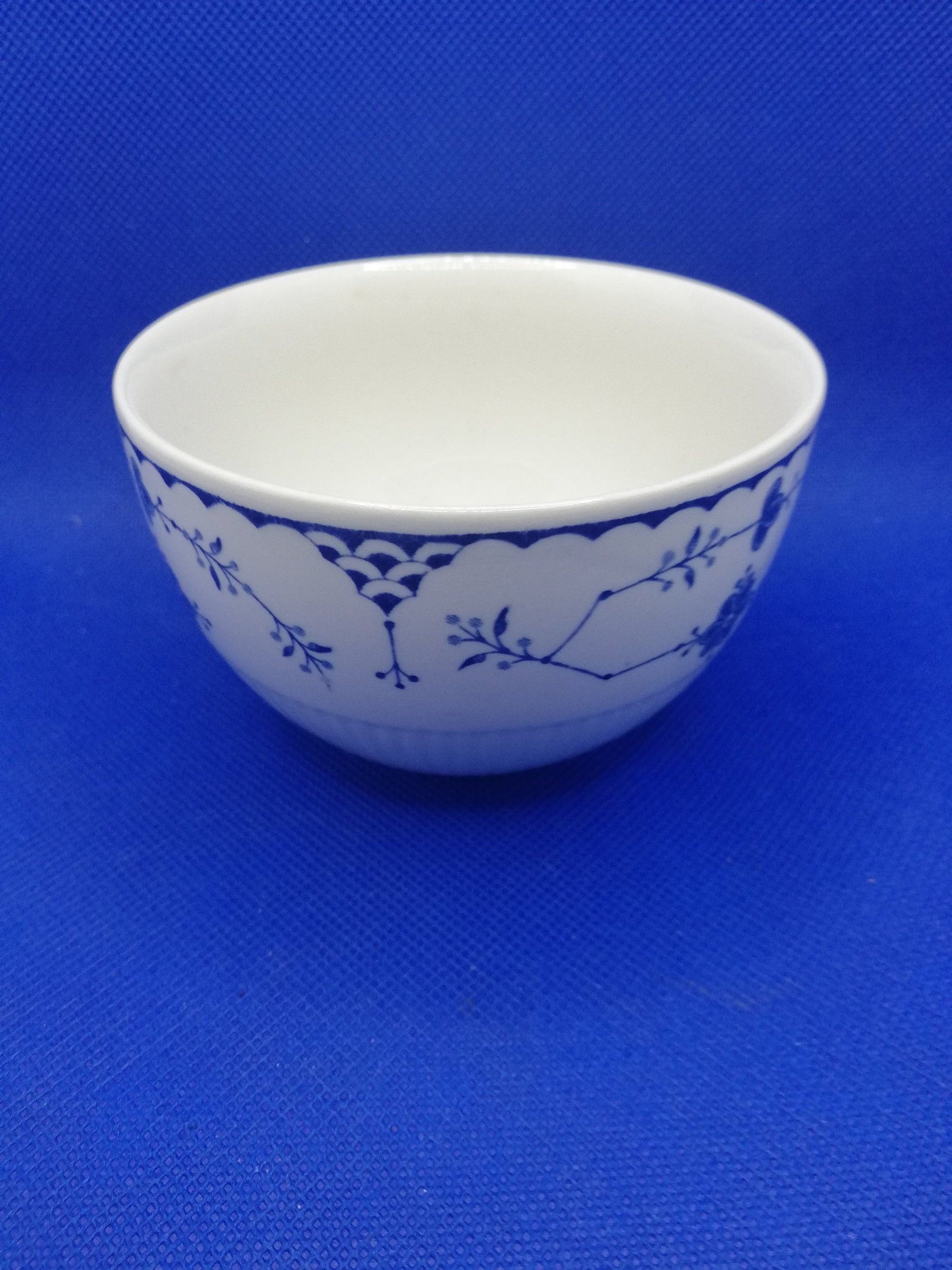 Furnivals blue Denmark sugar bowl 4" x 2 1/2" - vintage - fantastic condition