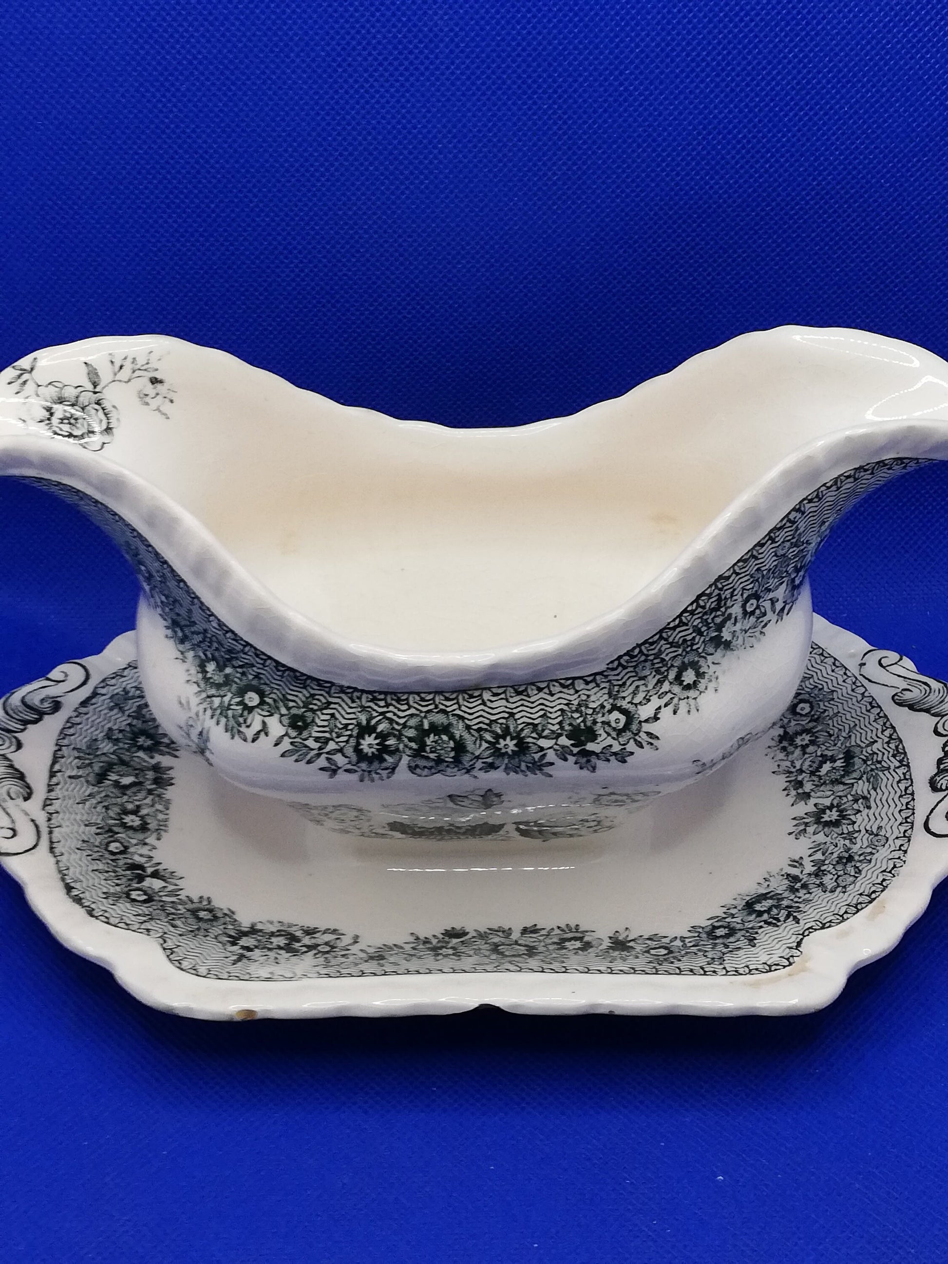 Mason's Ironstone 'Ascot' Double lipped sauce boat - 2 small chips