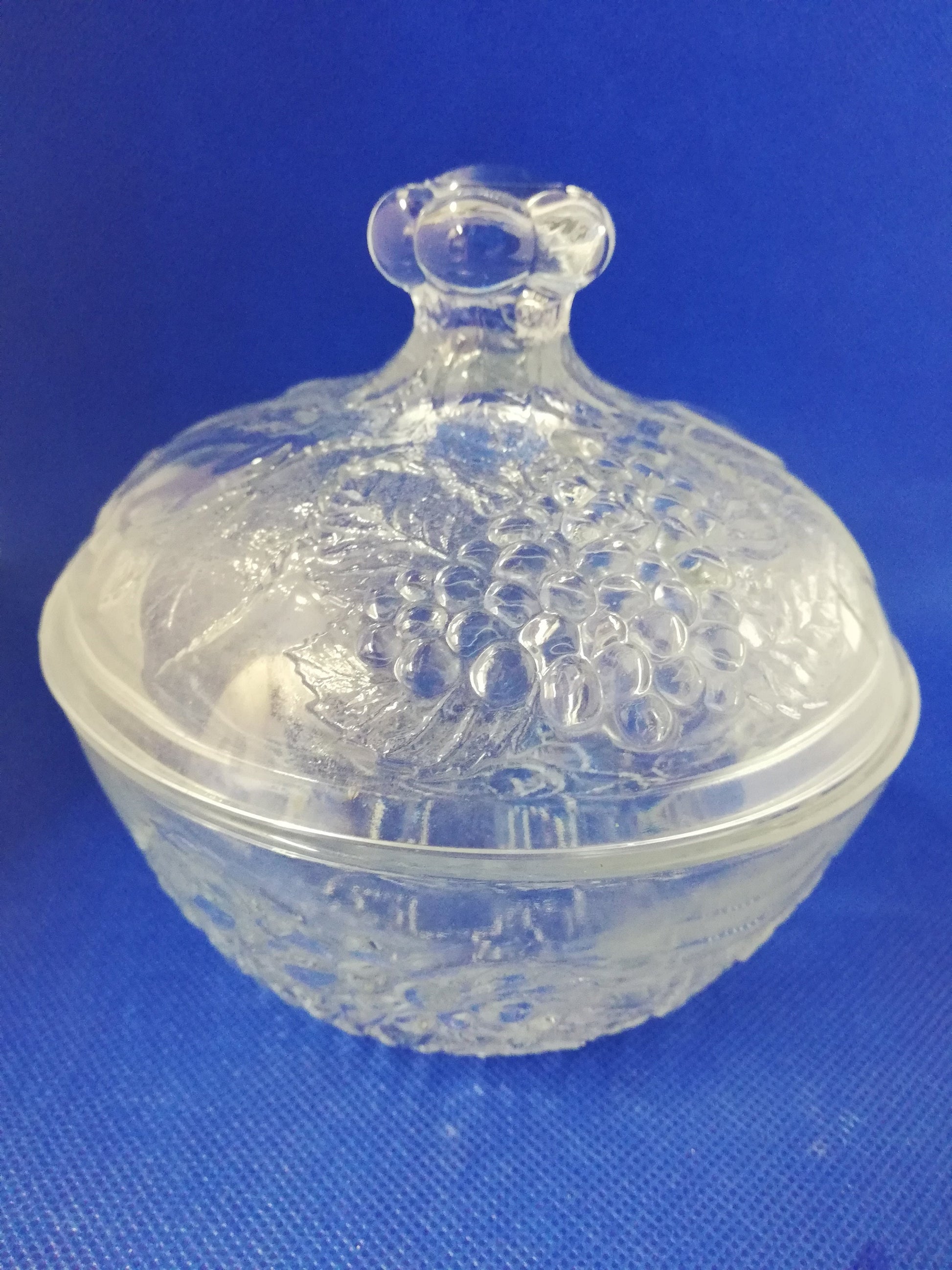 Glass dish complte with lid - ovely decoration