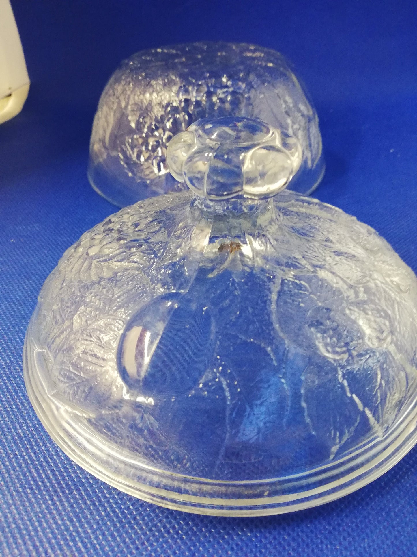 Glass dish complte with lid - ovely decoration