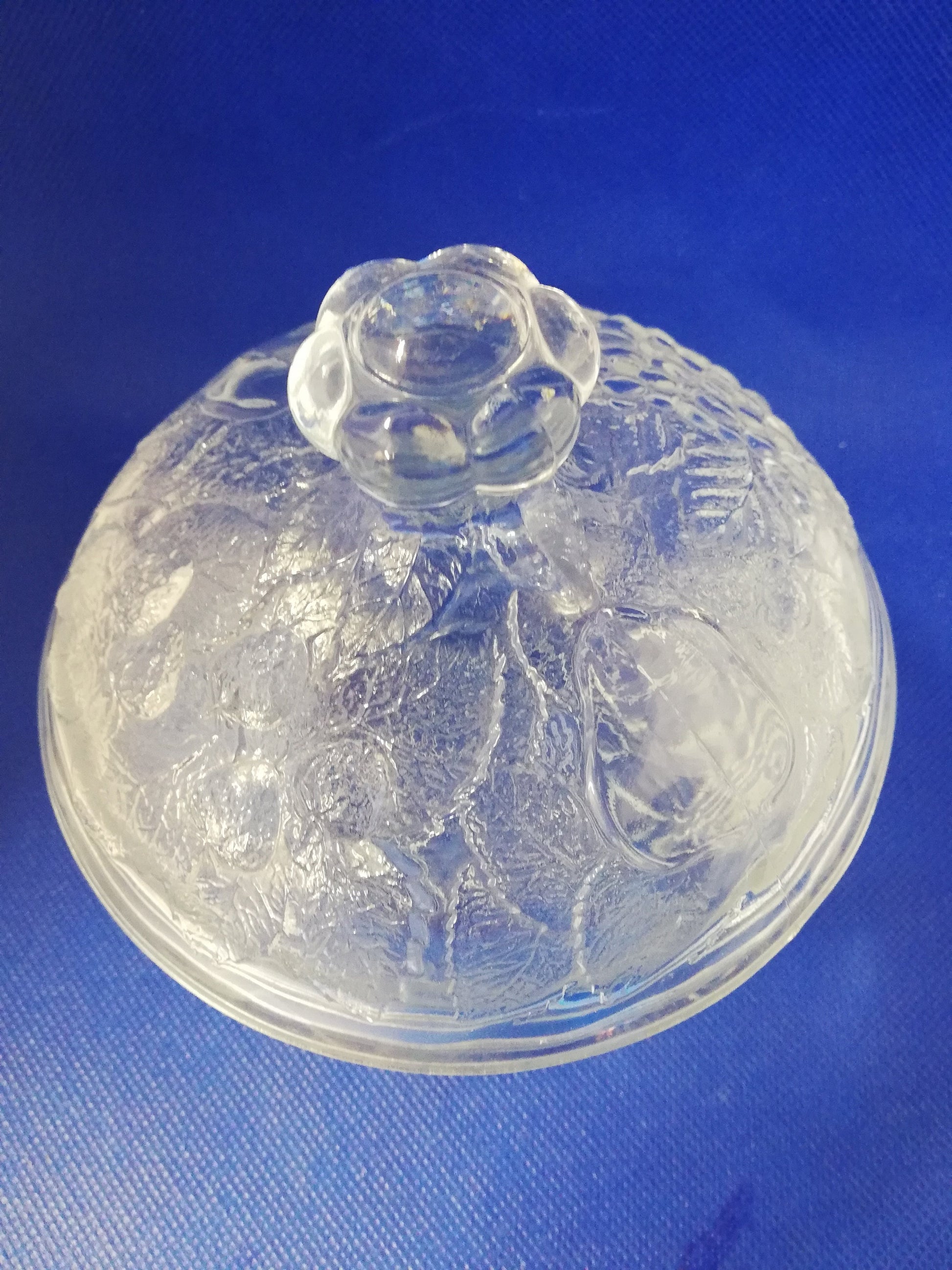 Glass dish complte with lid - ovely decoration