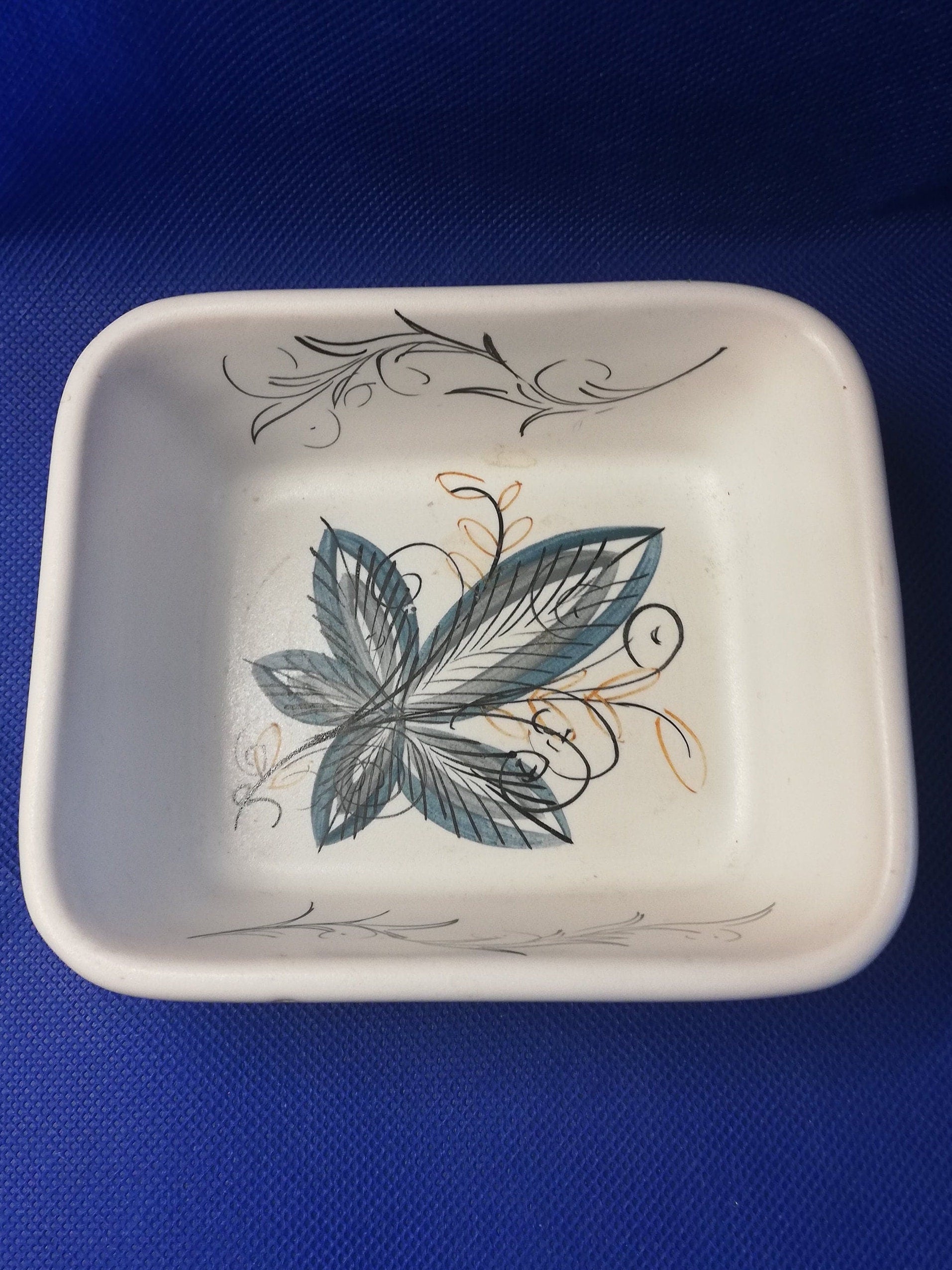 Denby stoneware small dish - Hand painted - 5" x 4" - Denby leaves