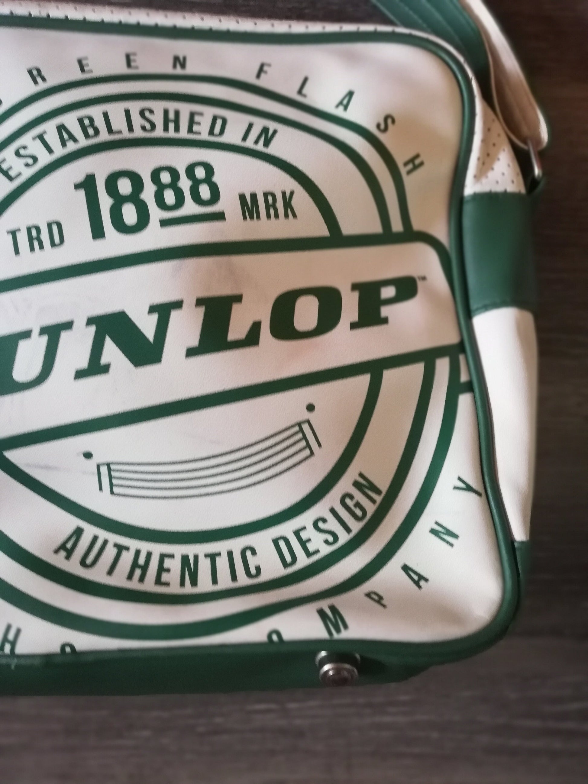 Dunlop Retro Green and Cream Shoulder Bag, Sports Bag, Vintage Style, Classic Design, Athletic Travel Bag