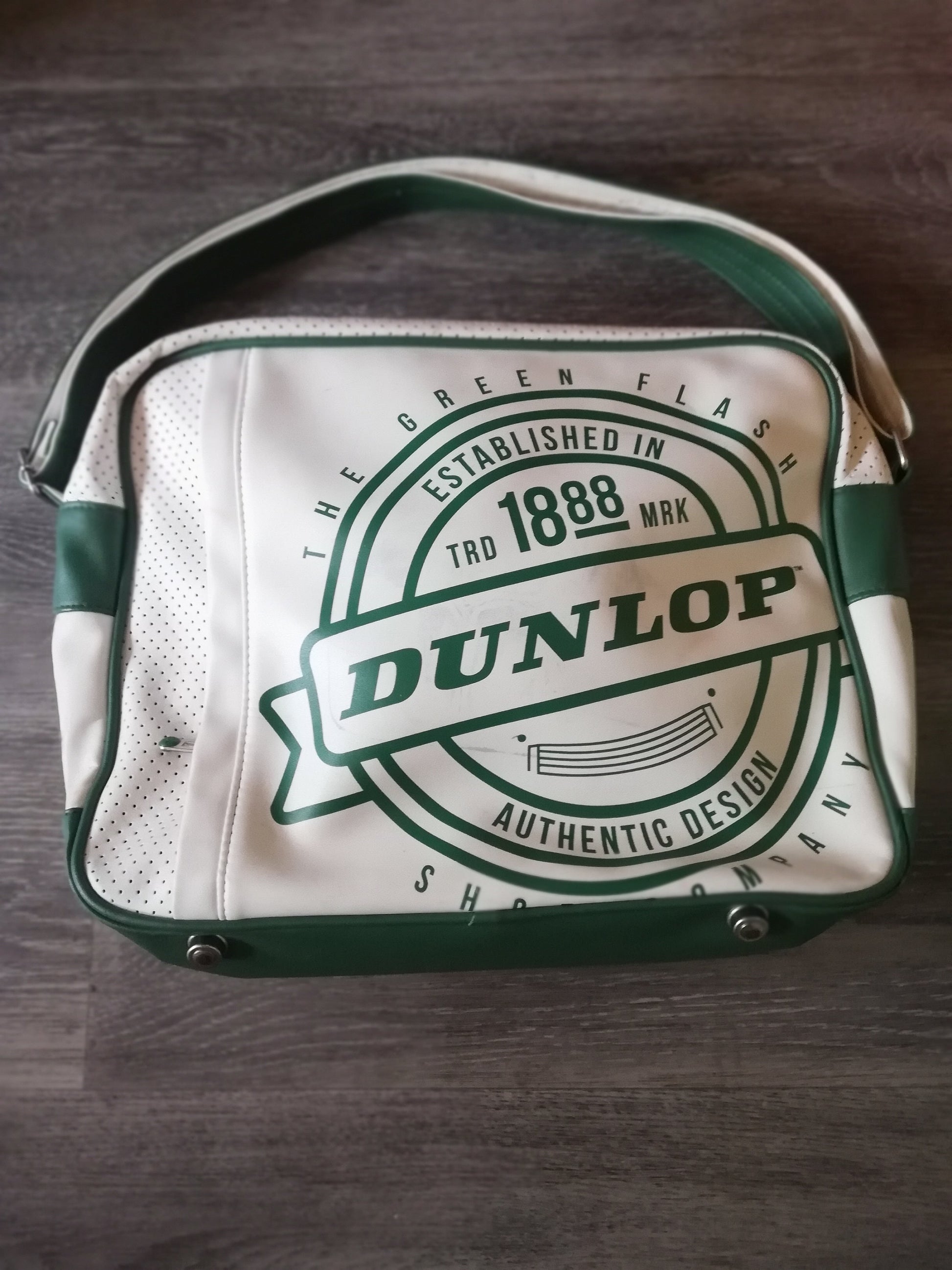 Dunlop Retro Green and Cream Shoulder Bag, Sports Bag, Vintage Style, Classic Design, Athletic Travel Bag