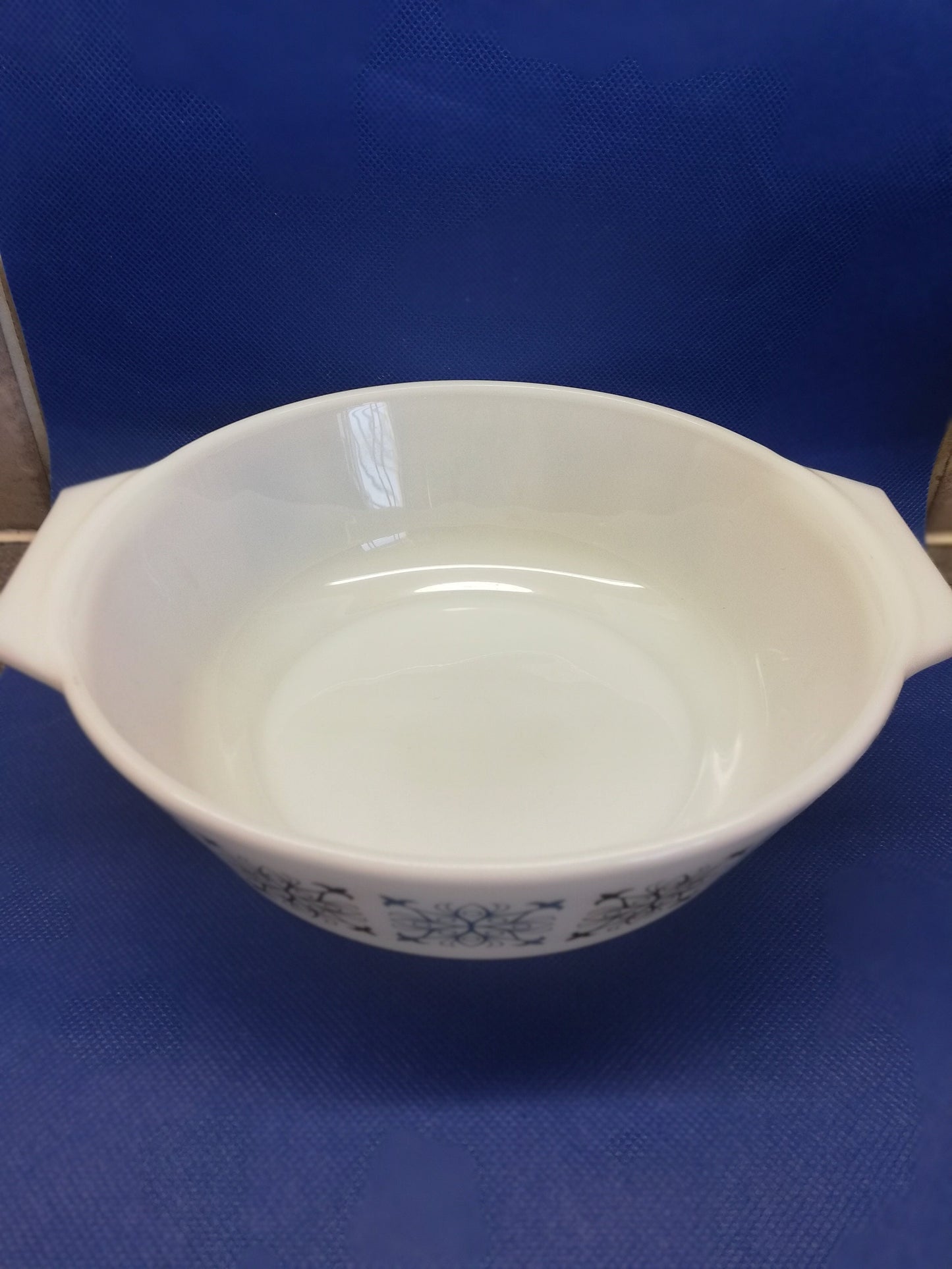 JAJ Pyrex casserole dish 7.5" diameter chelsea design