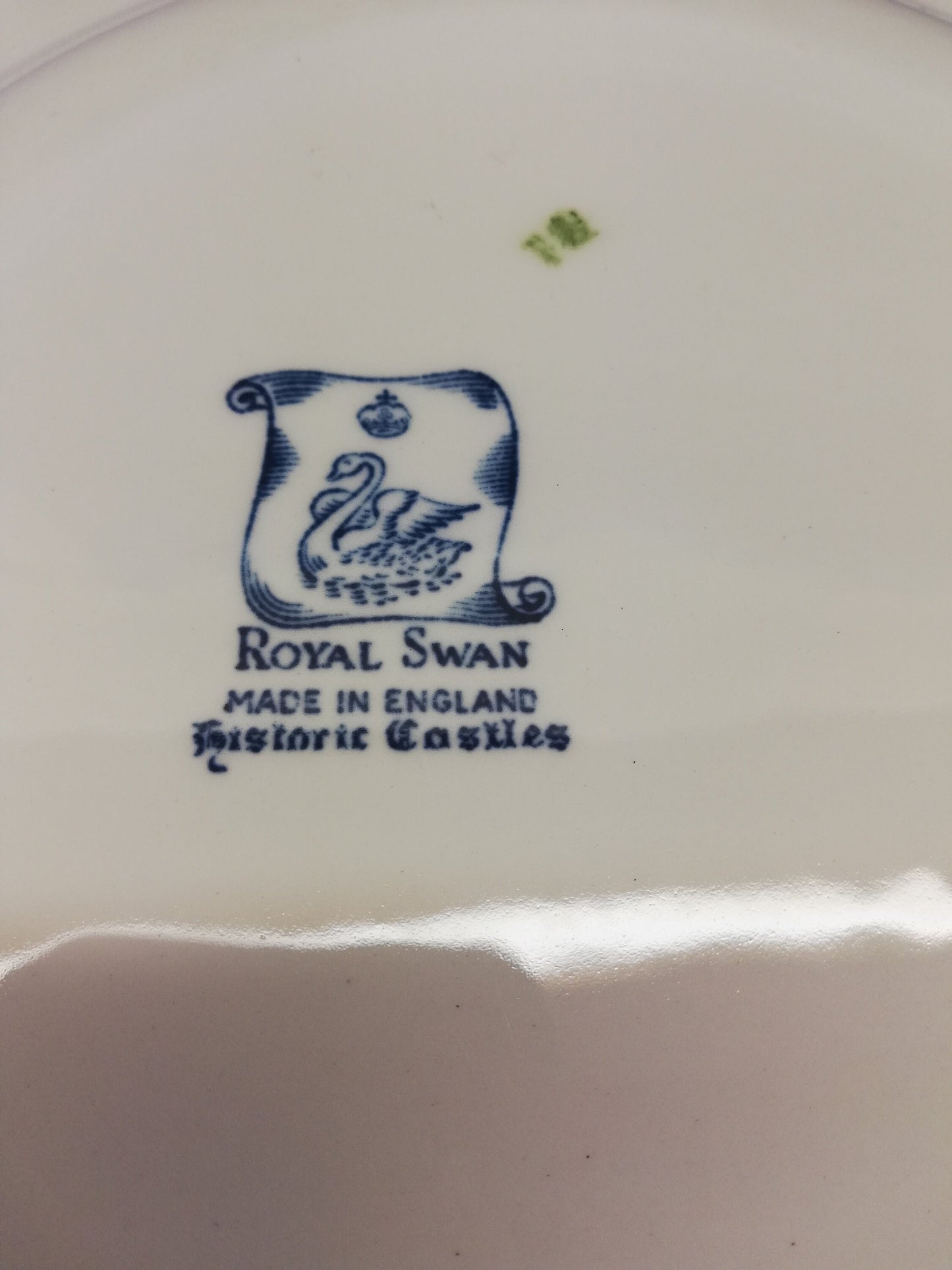 Royal swan 10" plate. Historic castles. Windsor castle