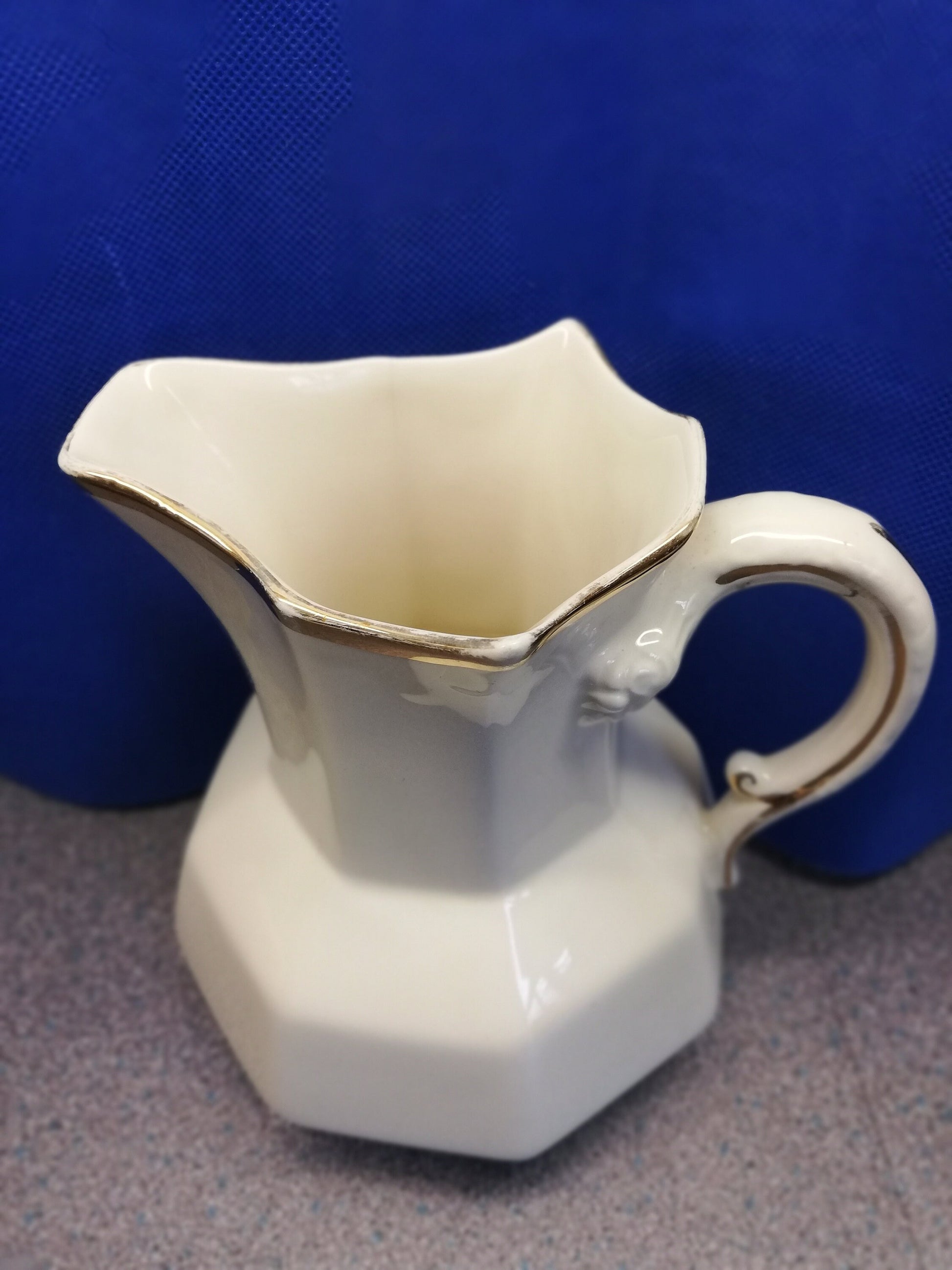 Mason's ironstone 'ivory' 15cm jug with gilt decoration