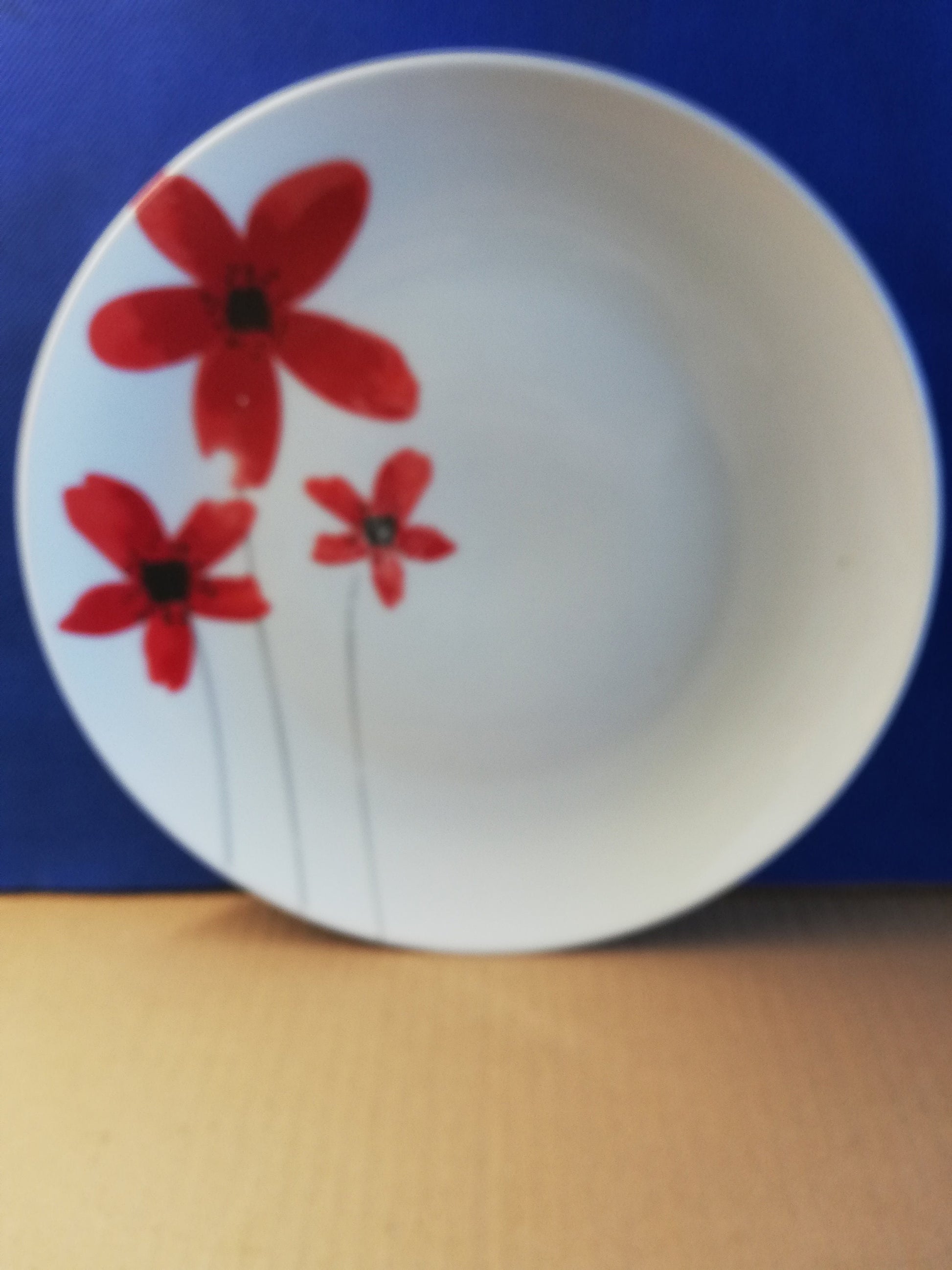 Large white dinner plate with a red poppy design originally made for wilko stores 10 3/4" diameter