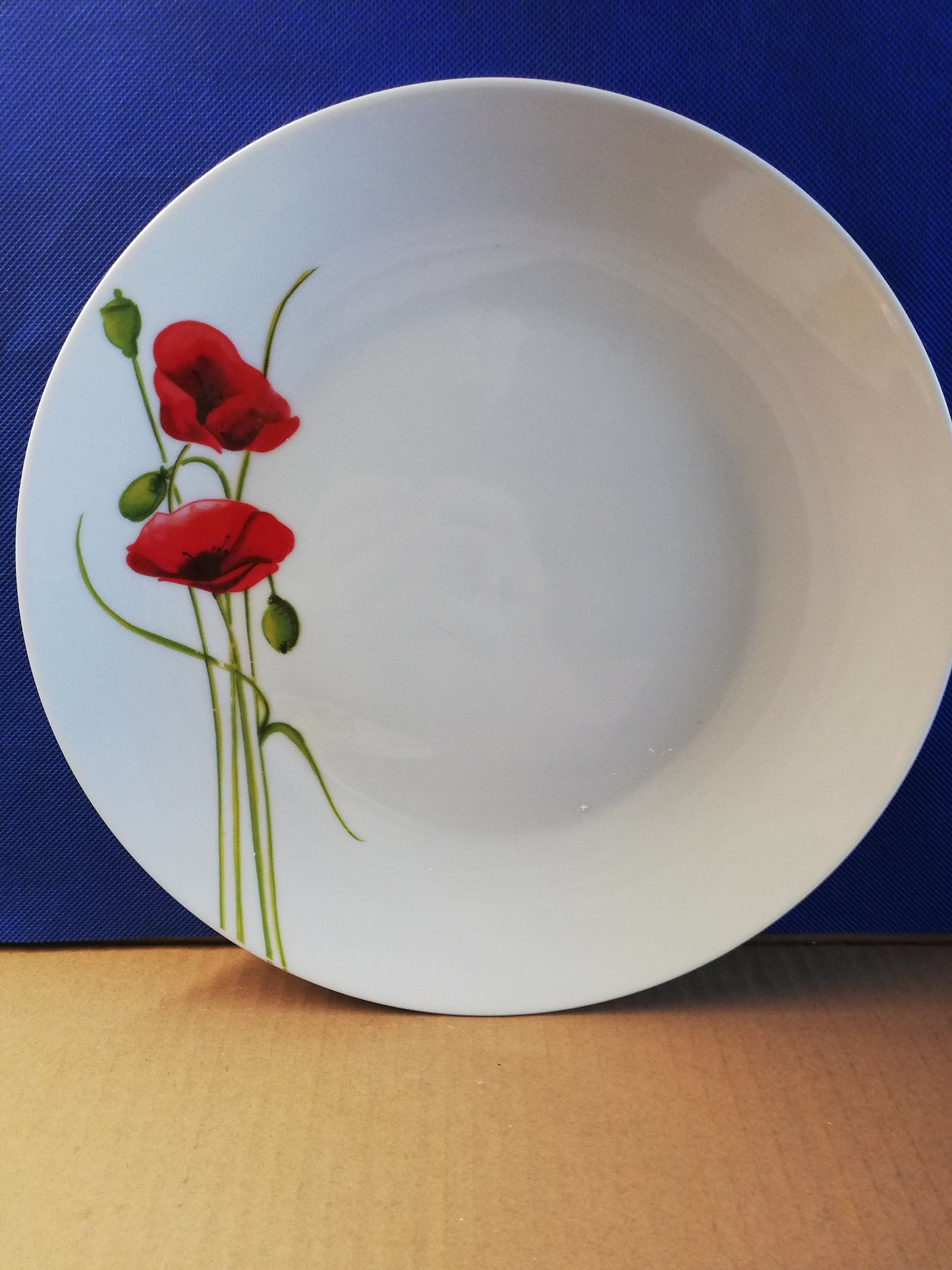 Poppy design 10 1-2" diameter dinner plate - dishwasher safe