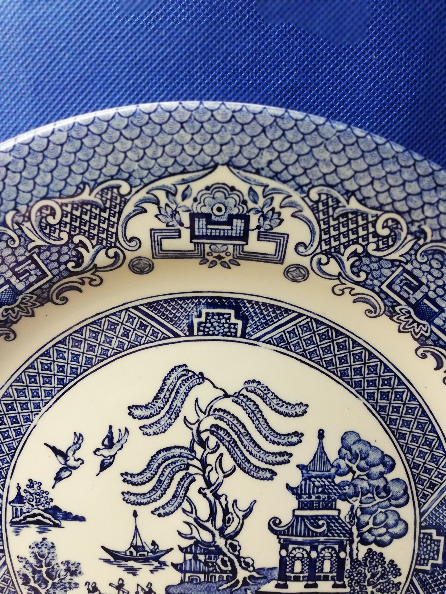 EIT English blue willow 10.5" dinner plate