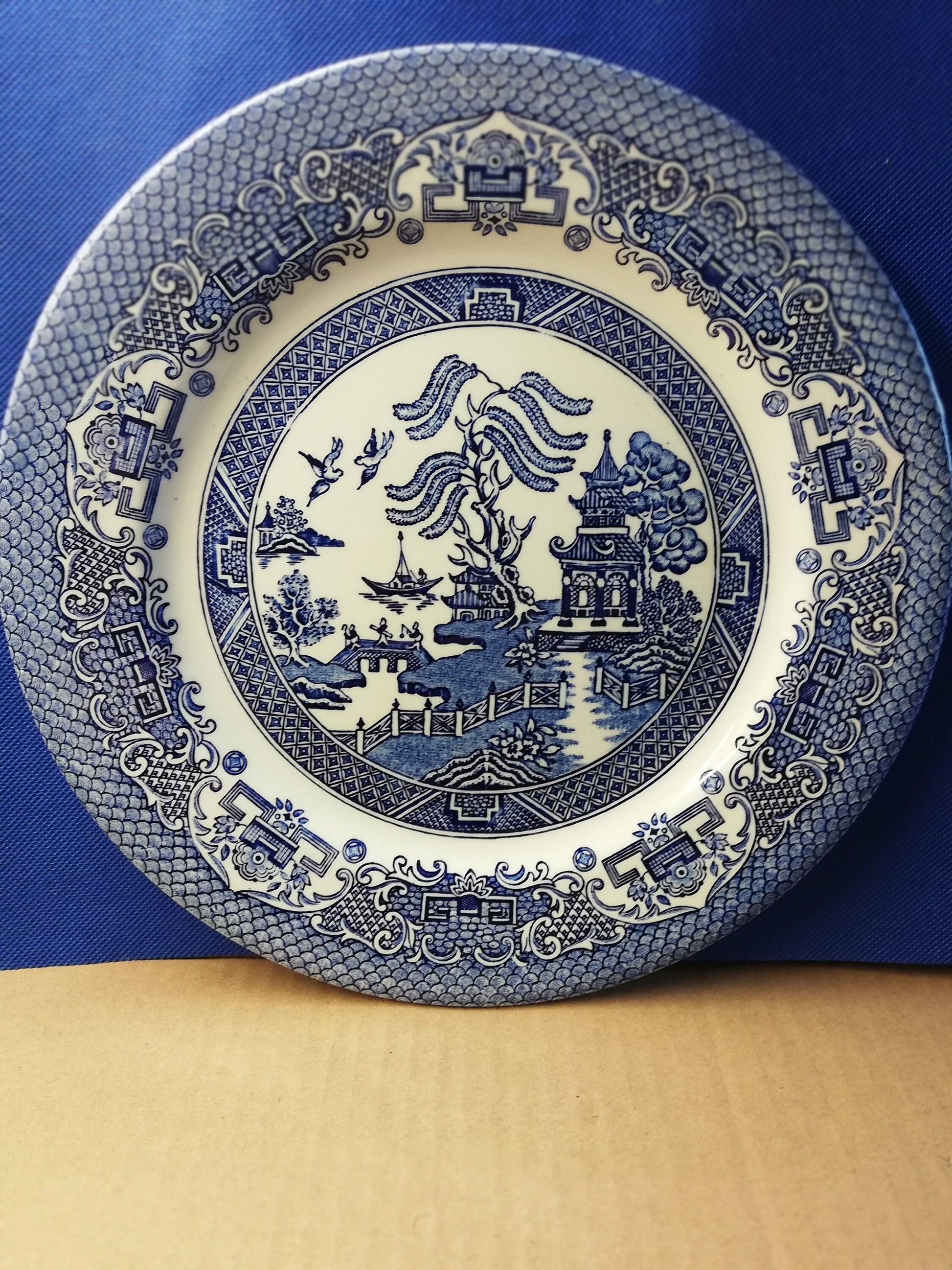 EIT English blue willow 10.5" dinner plate