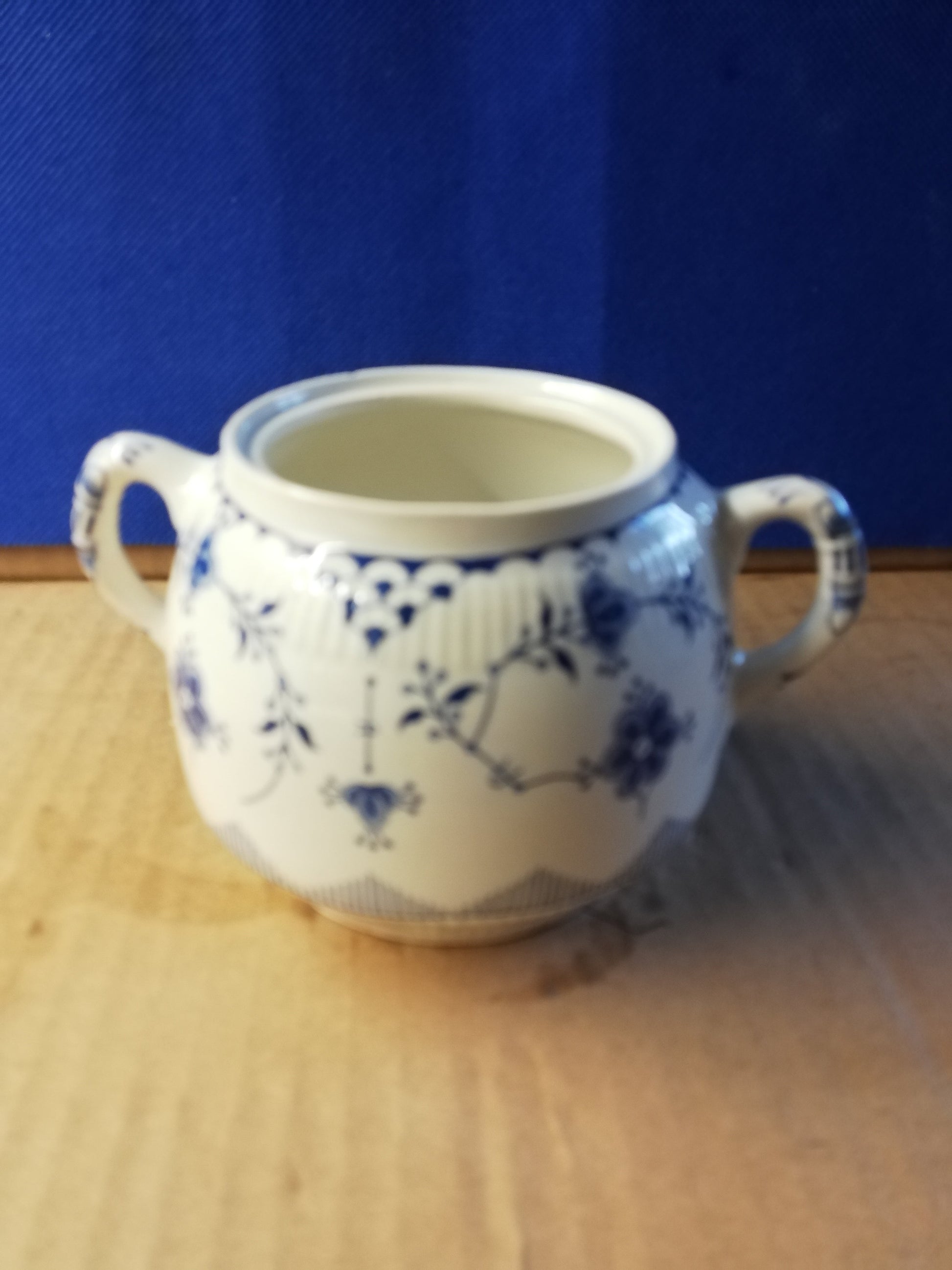 Furnivals blue Denmark handled sugar bowl without lid vintage - fantastic condition 3" diameter 3.5" tall