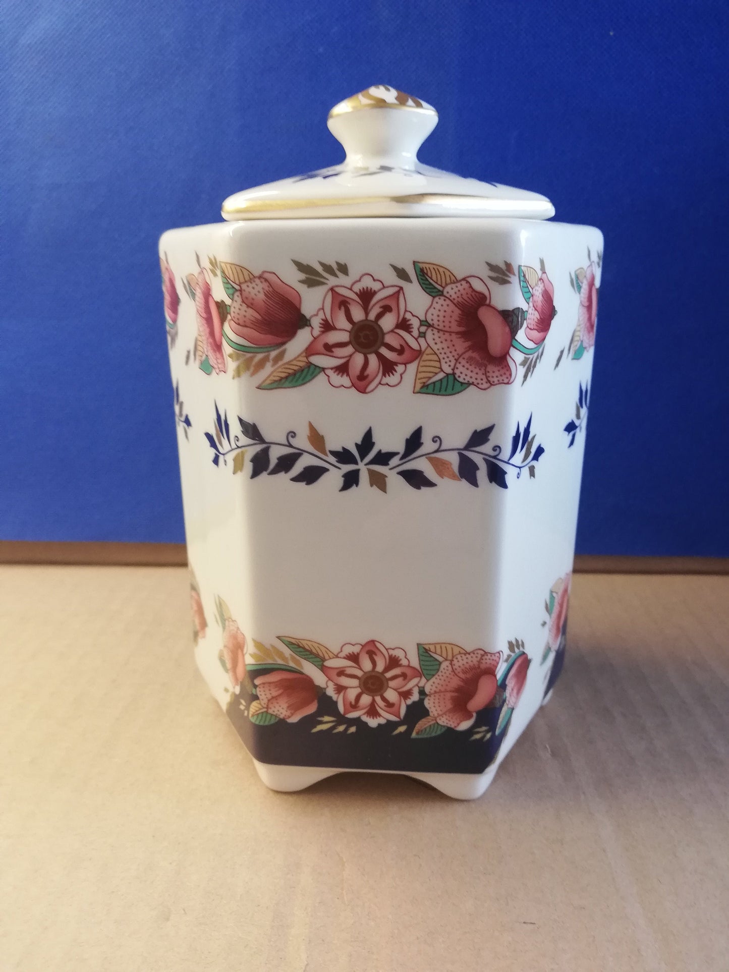 Mason's ironstone Kensington storage jar 5" tall x 3.5" base