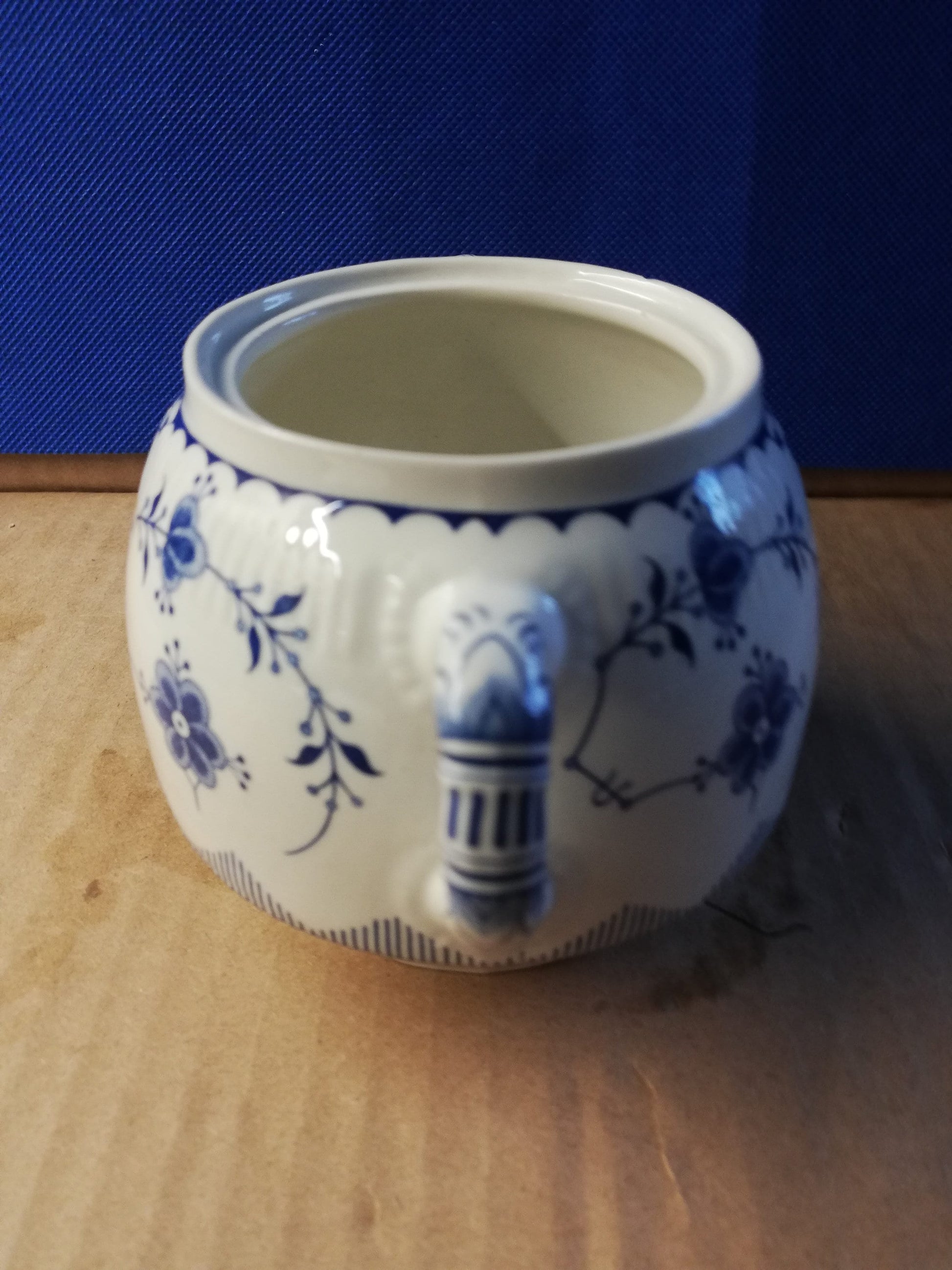 Furnivals blue Denmark handled sugar bowl without lid vintage - fantastic condition 3" diameter 3.5" tall